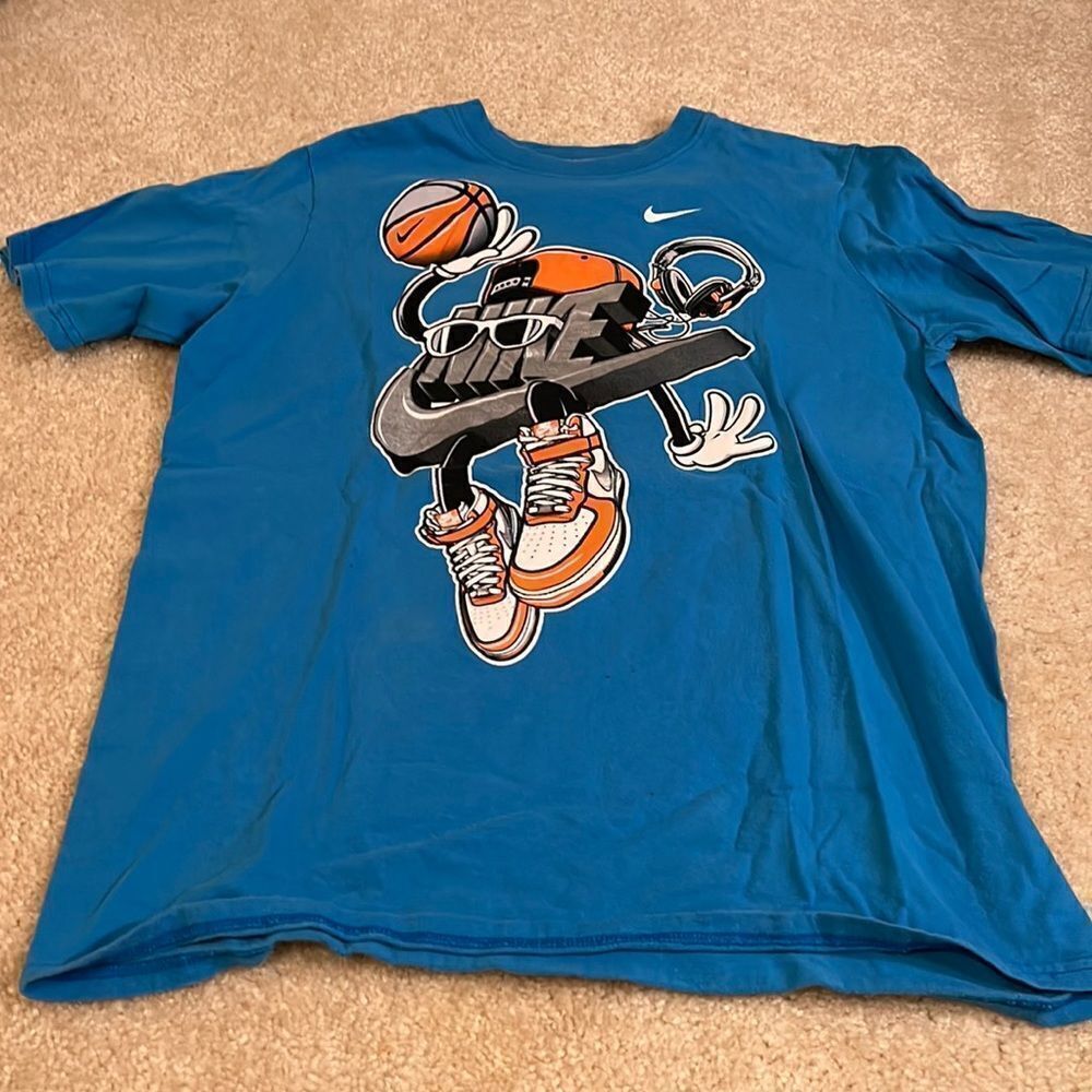 SIZE LARGE NIKE SHIRT